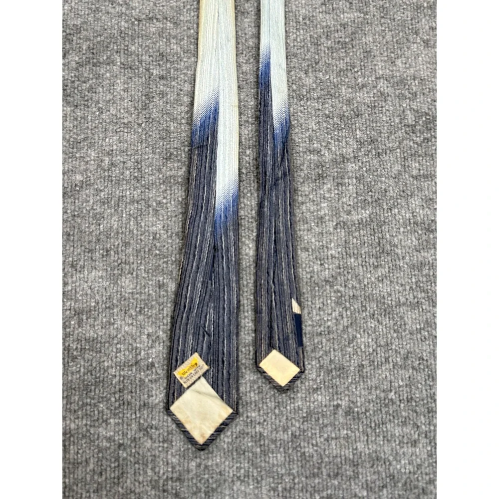 Vintage 1950s 60s Wembley Blue Grey Abstract Barkcloth Texture Skinny Necktie